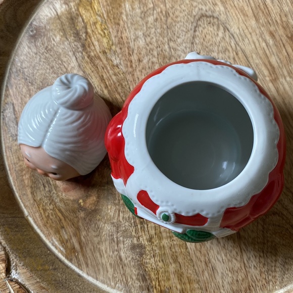 VINTAGE AVON 1983 MR & MRS CLAUSE SUGAR & CREAMER SET EUC - Picture 11 of 14